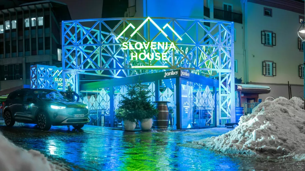 ZOI 2026, slovenska hi&scaron;a, cortina