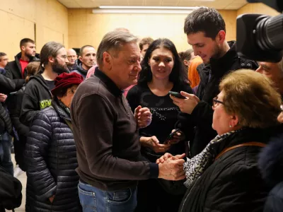 - Zoran Janković, Župan Mestne Občine Ljubljana.- Odvetnica iz pisarne Zaletel,- 29.01.2026. - Terenski sestanek Župana MOL s prebivalci &Scaron;tepanjskega naselja zaradi spremenjenega režima parkiranja v naselju.&Scaron;tepanjsko naselje, parkiranje, pomanjkanje parkiri&scaron;č.//FOTO: Bojan Velikonja