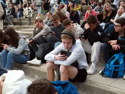 25.09.2025 - simbolična fotografija - internet, telefon, slu&scaron;alke, mladi, družbena omrežja,arena tehnologij, KrižankeFoto: Tomaž Skale