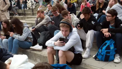 25.09.2025 - simbolična fotografija - internet, telefon, slušalke, mladi, družbena omrežja,arena tehnologij, KrižankeFoto: Tomaž Skale