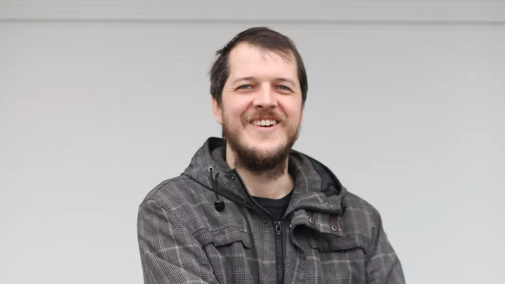 - 12.02.2026. - Klemen Fajs, pobudnik Iniciative za &Scaron;tepanjsko naselje, ki hoče razre&scaron;it problematiko s parkiri&scaron;či.//FOTO: Bojan Velikonja