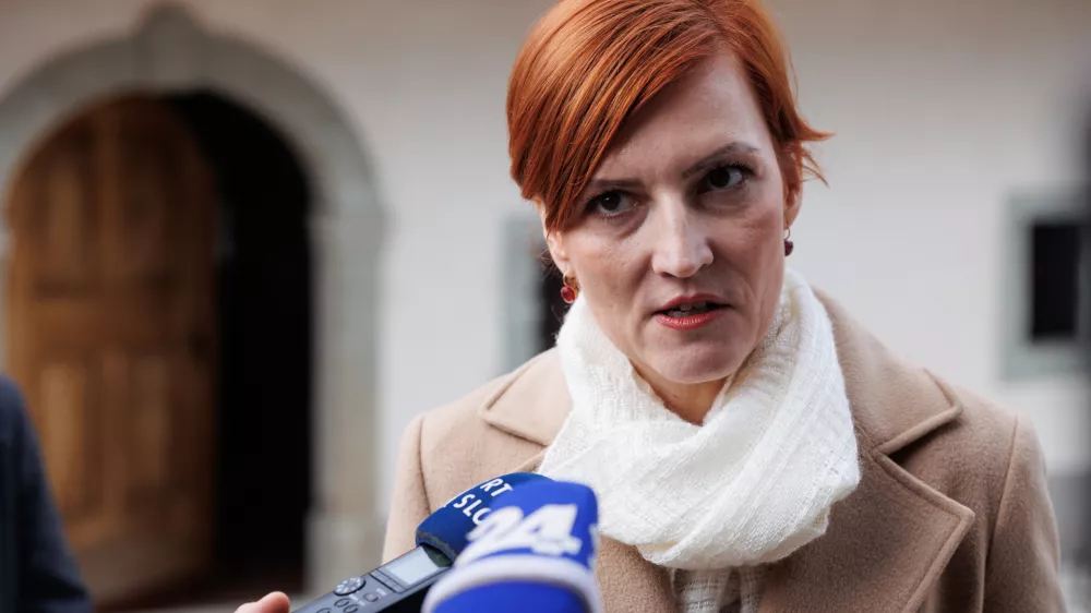 Zirovnica, Presernova rojstna hisa v Vrbi.Slavnostno odprtje prenovljene Presernove rojstne hise in gospodarskega poslopja pri hisi.Ministrica za kulturo Asta Vrecko.