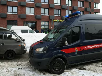 A van belonging to the Russian Investigative Committee is parked outside a residential building where the assassination attempt on Russian Lieutenant General Vladimir Alexeyev took place in Moscow, Russia February 6, 2026. REUTERS/Anastasia Barashkova