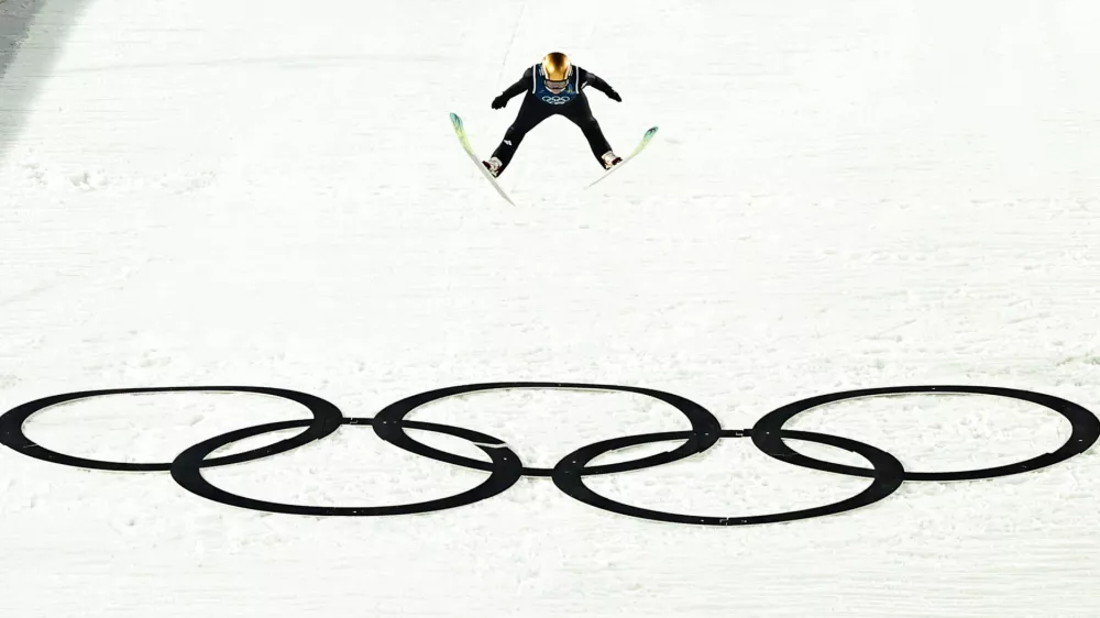 07 February 2026, Italy, Predazzo: Germany's Agnes Reisch flies over the Olympic rings during the Women's 1st round of the Nordic skiing/ski jumping normal hill, as part of the 2026 Winter Olympic games. Photo: Daniel Karmann/dpa