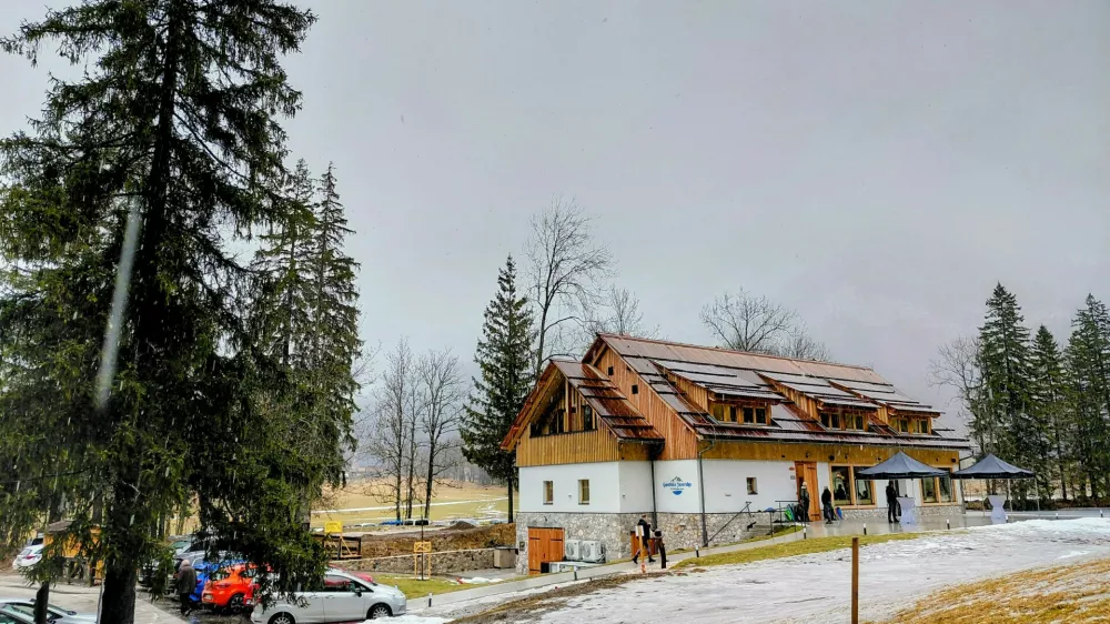 Odprta vrata nove postojanke ob Plan&scaron;arskem jezeru