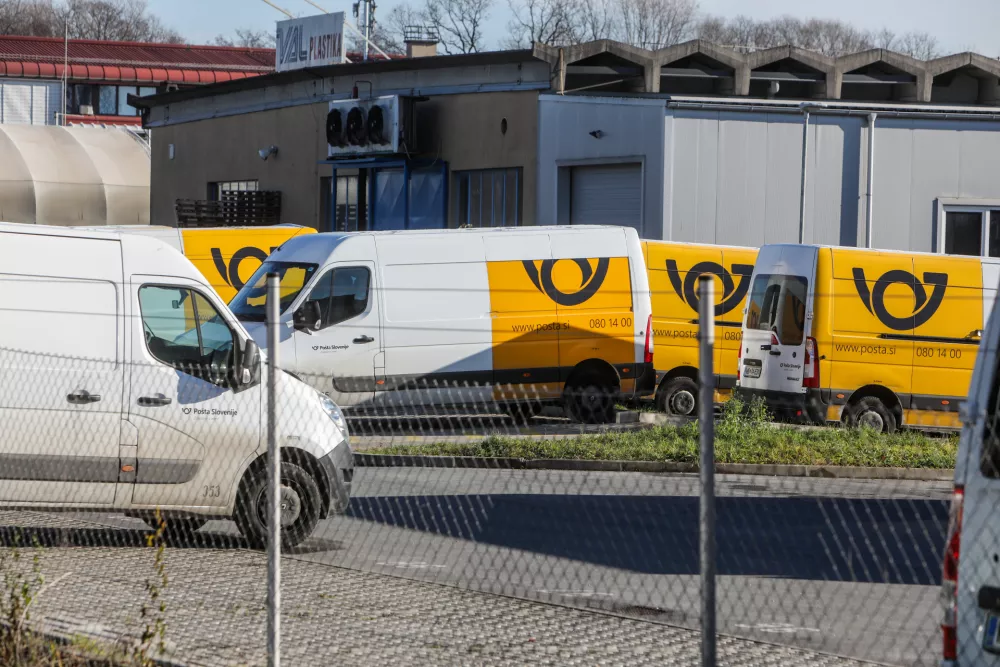 - 10.12.2025. - Vozni park Po&scaron;ta Slovenije, Kombiji do 3500 kg skupne teže, vozni z B kategorijo.//FOTO: Bojan Velikonja