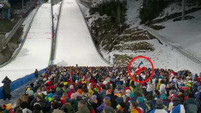 Zajem zaslona, na katerem je jasno vidna zastava, ki je plapolala najvi&scaron;e. / Foto: Zajem Zaslona/tv Slovenija