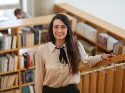 Od stevardese do knjižničarke: Kaja se lahko pohvali s pestrim življenjepisom