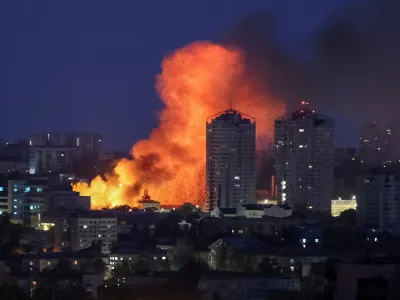 FILE PHOTO: Fire and smoke rise in the aftermath of a Russian drone strike, amid Russia's attack on Ukraine, in Kyiv, Ukraine June 6, 2025. REUTERS/Gleb Garanich/File Photo