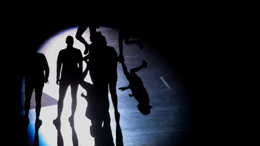 - simbolična fotografija, sence, &scaron;portna vzgoja mladine, gibanje, pomanjkanje gibanja, težave mladostnikov.- NEVIDNA LJUBLJANA- 05.10.2024. - Rokomet Krim Mercator - Storhamar v četrtem krogu evropske lige prvakinj.//FOTO: Bojan Velikonja