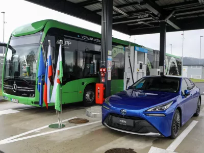 10.2.2026 - odprtje polnilnega parka za alternativna goriva, v katerem bo poleg polnilnic za avtobuse na električni pogon urejena tudi prva javna polnilnica za vozila na vodikov pogon v Sloveniji, dogodka se bo udeležil tudi ljubljanski župan Zoran JankovićFoto: Luka Cjuha