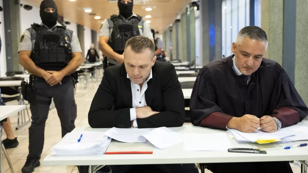 Umor Satka Zovka: policista zaradi ogroženosti zasli&scaron;ali na daljavo