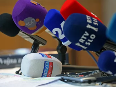 simbolična fotografija - medijska hi&scaron;a Nova 24 TV, 24 UR POP - RTV - - mikrofon - mediji -//FOTO: Tomaž Skale