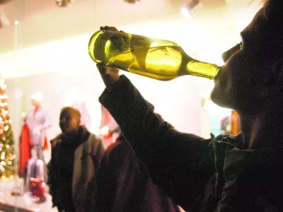 mladina, nočno življenje pitje alkohola alkoholizirana mladina pijančevanje------5k