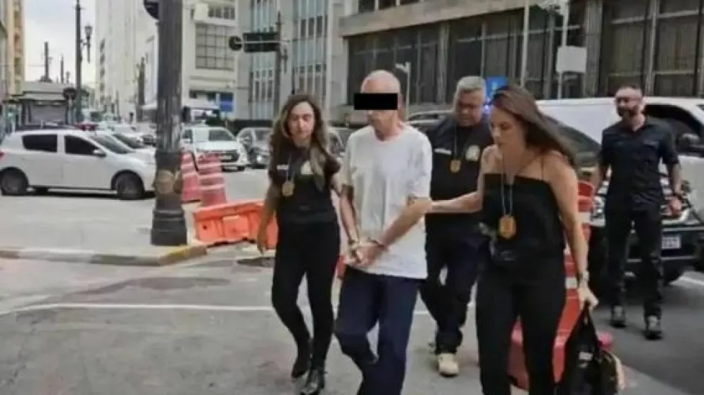 Policija je zaradi suma spolne zlorabe otrok aretirala 60-letnega pilota S&eacute;rgia Antonia L. 