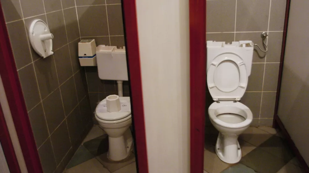 javno strani&scaron;če - WC &ndash; Vilharjeva ulica &ndash; podhod Železni&scaron;ka postaja Ljubljana,  // FOTO: Jaka AdamičOPOMBA: ZA OBJAVO V ČASOPISU DNEVNIK