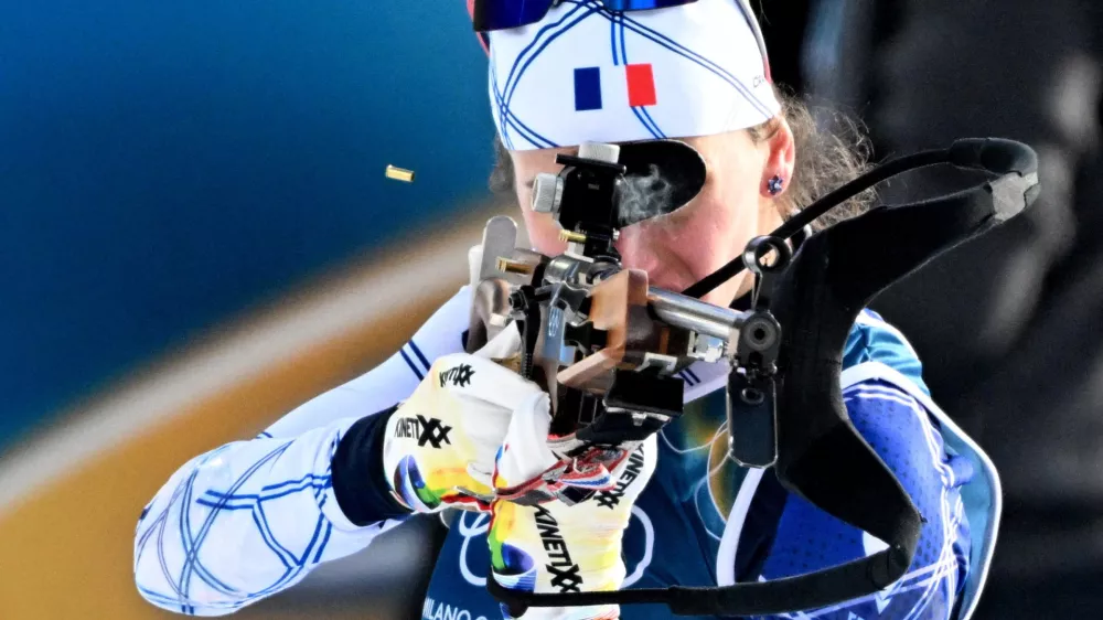 Milano Cortina 2026 Olympics - Biathlon - Mixed Relay 4 x 6km (M+W) - Anterselva Biathlon Arena, South Tyrol, Italy - February 08, 2026. Julia Simon of France in action during the Biathlon Mixed Relay 4 x 6km (M+W). REUTERS/Pawel Kopczynski   TPX IMAGES OF THE DAY