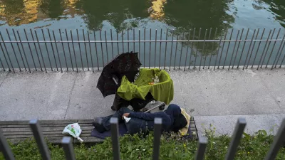 Dvojno izpodbijanje spornega člena o rubežu socialne pomoči