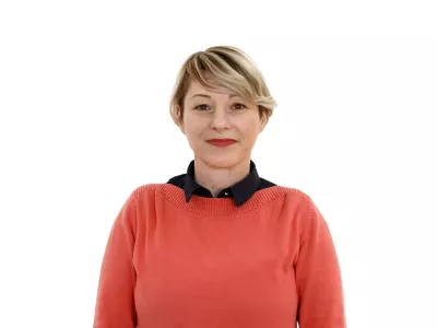 Nata&scaron;a Bucik OzebekZA ONLINE - Redakcija Dnevnik 2024 - portreti za komentarje in kolumne - kolumnisti - komentatorji &ndash; novinarji - portret //FOTO: Luka Cjuha