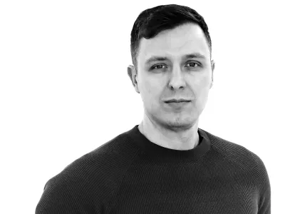 Anže Lebinger- Redakcija Dnevnik 2024 - portreti za komentarje in kolumne - kolumnisti - komentatorji &ndash; novinarji - //FOTO: Tomaž Skale