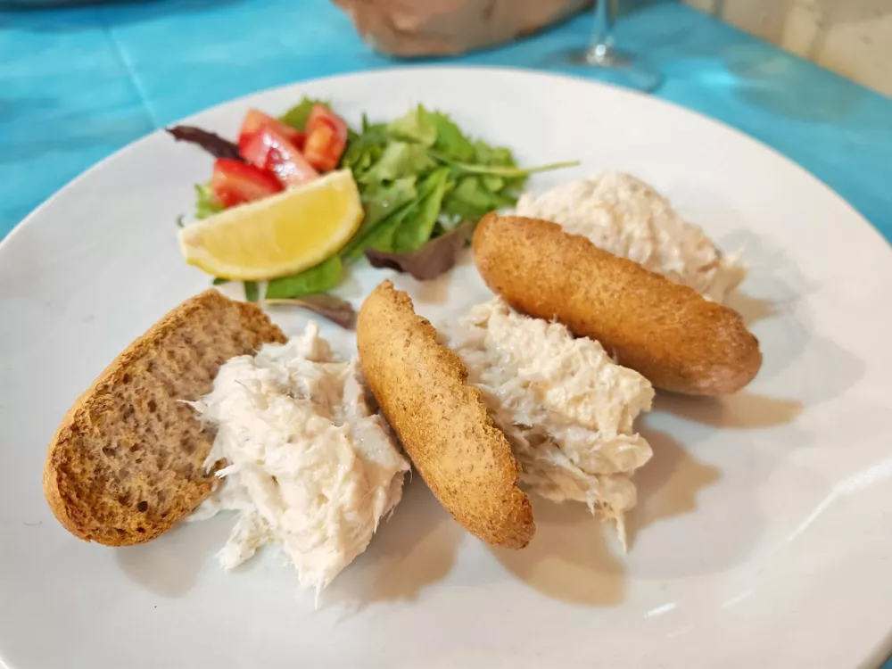 Tri velike kepice bakalarja / Foto: Miha First