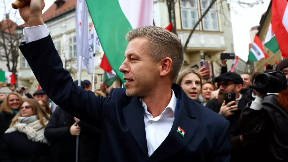 FILE PHOTO: Peter Magyar, leader of the opposition TISZA party, arrives for a campaign tour in Gyor, Hungary, November 15, 2025. REUTERS/Bernadett Szabo/File Photo