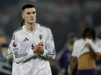 Soccer Football - Premier League - West Ham United v Manchester United - London Stadium, London, Britain - February 10, 2026 Manchester United's Benjamin Sesko applauds fans after the match Action Images via Reuters/Peter Cziborra EDITORIAL USE ONLY. NO USE WITH UNAUTHORIZED AUDIO, VIDEO, DATA, FIXTURE LISTS, CLUB/LEAGUE LOGOS OR 'LIVE' SERVICES. ONLINE IN-MATCH USE LIMITED TO 120 IMAGES, NO VIDEO EMULATION. NO USE IN BETTING, GAMES OR SINGLE CLUB/LEAGUE/PLAYER PUBLICATIONS. PLEASE CONTACT YOUR ACCOUNT REPRESENTATIVE FOR FURTHER DETAILS..