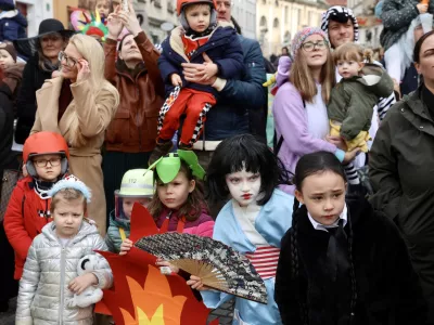 Na turobno soboto mesto prebudil karneval