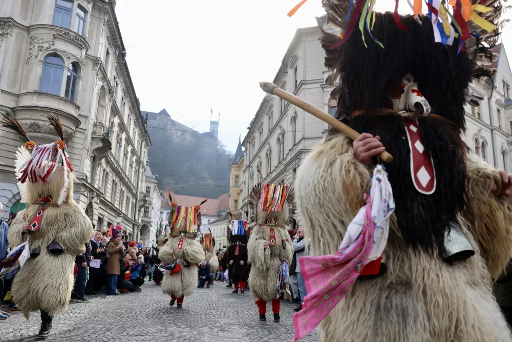 Ko zmaj zaple&scaron;e in maske oživijo: pustna čarovnija v sredi&scaron;ču mesta
