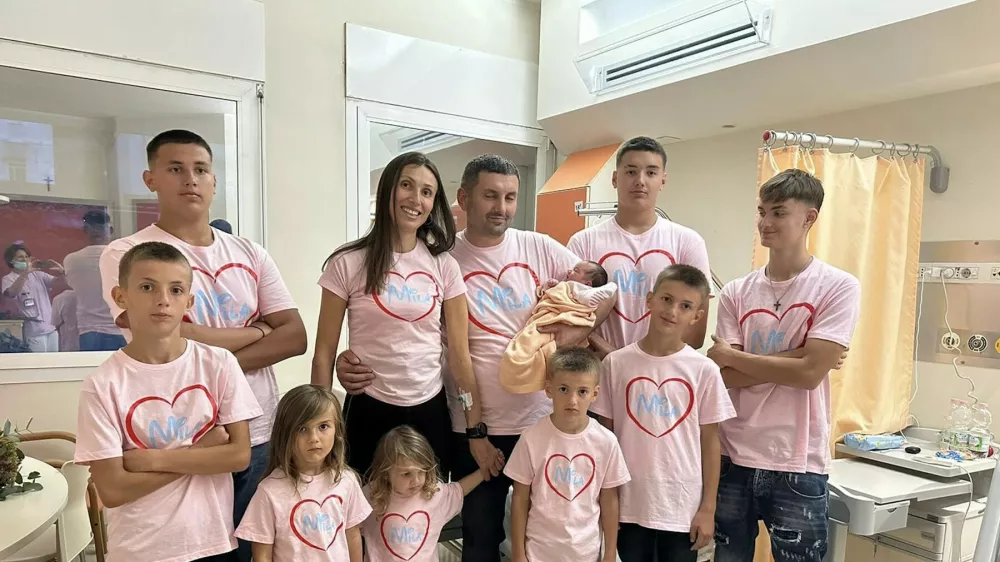 EXCLUSIVE: Story from Jam Press (Glam Mum Secret)'I'm a glam mum-of-nine who spends Ł90 on food every day &ndash; and I have the secret to staying trim'A glam mum of nine has revealed the secret to keeping trim &ndash; after confessing she spends Ł90 on food per day.Vesna and Slobodan Mili?evi?, both 45, have eight sons and a daughter.Mila, born in 2023, was the couple's last child and only daughter.The pair, who are proud of their "healthy lifestyle", have been married for 23 years.Despite taking care of nine small children, Vesna has built up a following of 14,000 on her "Supermama" TikTok page.Many followers have commented on Vesna's very well-turned-out appearance, given that she is an overworked parent of nine.Vesna told What's The Jam: "People want to know what the secret to my good looks is."I can only tell you that when you are a happy and satisfied woman, it is reflected in your physical appearance!"She added: "And I think it is due to my healthy lifestyle."I prepare my own food, avoid fast food and we always have fresh fruit and vegetables on the table."When you organise yourself well, preparing food does not take up too much time."I exercise three times a week, and every day we spend at least one hour walking in the fresh air with the children."Vesna said she gets up at 5:30am and first organises the children's breakfasts, before taking them to school."My mornings are not heavy and gloomy, but full of love and understanding," she said."When your day starts with children's smiles, you can only thank God for that gift, that you have found yourself in the role of parents of nine children."I then prepare breakfast as classes start at 8am every day."I drive them to school, go shopping for the day, tidy up the house, and prepare lunch."Then the children come home from school, we do their homework, we study together, we play a little."Simply put, we look forward to life."Vesna and Slobodan, who come from the tow.29 Jan 2026Pictured: Story from Jam Press (Glam Mum Secret)Pictured: Vesna and Slobodan with their children.'I'm a glam mum-of-nine who spends Ł90 on food every day &ndash; and I have the secret to staying trim'A glam mum of nine has revealed the secret to keeping trim &ndash; after confessing she spends Ł90 on food per day.Vesna and Slobodan Mili?evi?, both 45, have eight sons and a daughter.Mila, born in 2023, was the couple's last child and only daughter.The pair, who are proud of their "healthy lifestyle", have been married for 23 years.Despite taking care of nine small children, Vesna has built up a following of 14,000 on her "Supermama" TikTok page.Many followers have commented on Vesna's very well-turned-out appearance, given that she is an overworked parent of nine.Vesna told What's The Jam: "People want to know what the secret to my good looks is."I can only tell you that when you are a happy and satisfied woman, it is reflected in your physical appearance!"She added: "And I think it is.,Image: 1070346140, License: Rights-managed, Restrictions: NO Australia, Germany, Norway, South Korea, Sweden, United Kingdom, United States, Unknown Country, Model Release: no, Pictured: Vesna and Slobodan