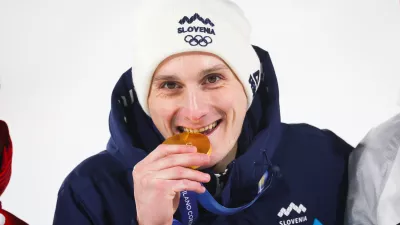 Italija, Predazzo.Zimske olimpijske igre 2026.Smucarski skoki, velika skakalnica, moski.Olimpijski prvak na veliki skakalnici Domen Prevc.