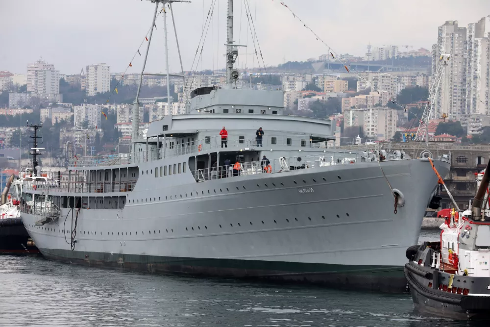 10.02.2025., Rijeka - Brod galeb dotegljen je iz Kraljevickog brodogradilista Dalmont u rijecku luku gdje je privezan uz lukobran Mololongo. Photo: Goran Kovacic/PIXSELL