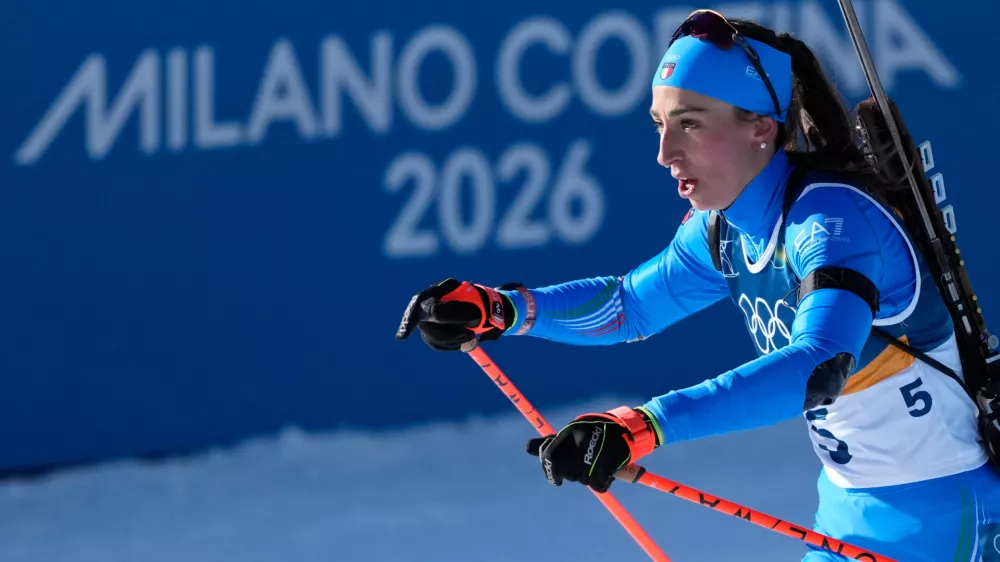 Lisa Vittozzi, of Italy, competes during the women's 10-kilometer pursuit biathlon race at the 2026 Winter Olympics in Anterselva, Italy, Sunday, Feb. 15, 2026. (AP Photo/Mosa'ab Elshamy)
