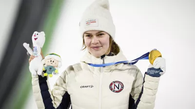 Italija, Predazzo.Zimske olimpijske igre 2026.Smucarski skoki, velika skakalnica, zenske.Zlato medaljo je osvojila Norvezanka Anna Odine Stroem.