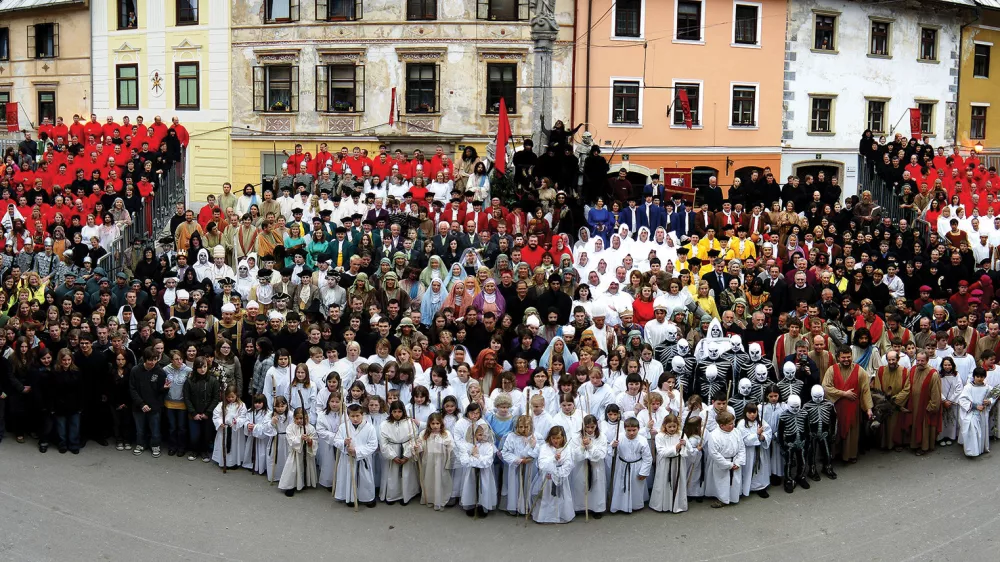 Po enajstih letih spektakel na trgih in ulicah s &scaron;e lep&scaron;o kuliso
