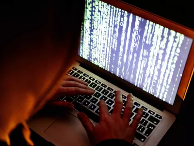 Tuja manipulacija z informacijami in vme&scaron;avanje v na&scaron;o politiko