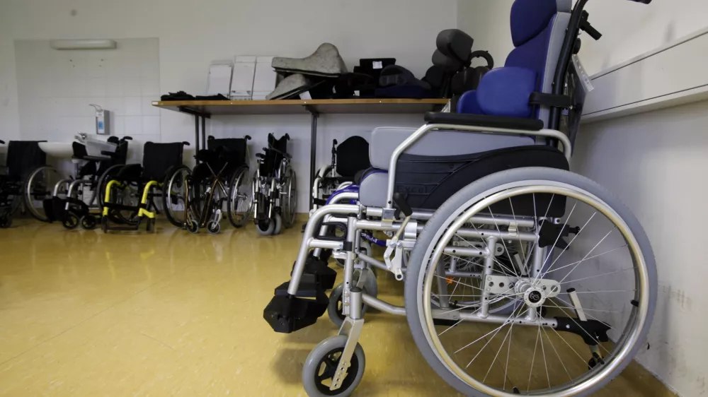 - Univerzitetni rehabilitacijski in&scaron;titut RS Soča - Rehabilitacijski inženiring - testirnica vozičkov - invalidski voziček -   //FOTO: Luka Cjuha