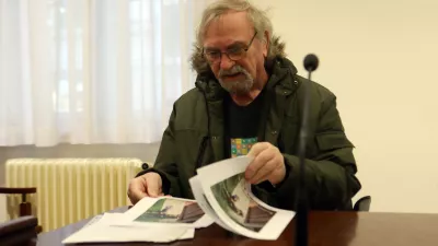 Streljal na soseda, zdaj pravi, da je pištolo kupil zaradi piratov s Karibov