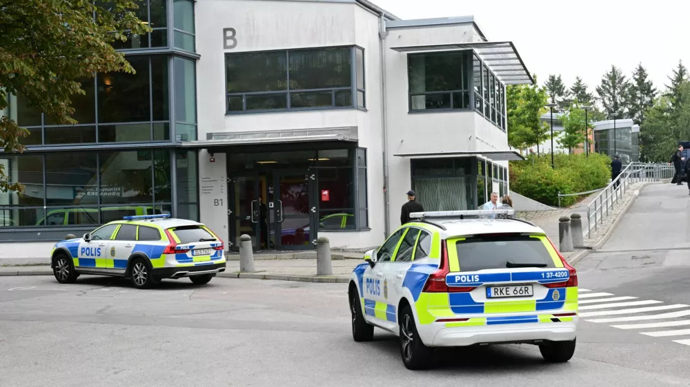Police vehicles are parked in front of a school following a shooting incident in Trangsund, Huddinge, Sweden September 4, 2024. TT News Agency/Jonas Ekstromer/via REUTERS   ATTENTION EDITORS - THIS IMAGE WAS PROVIDED BY A THIRD PARTY. SWEDEN OUT. NO COMMERCIAL OR EDITORIAL SALES IN SWEDEN.