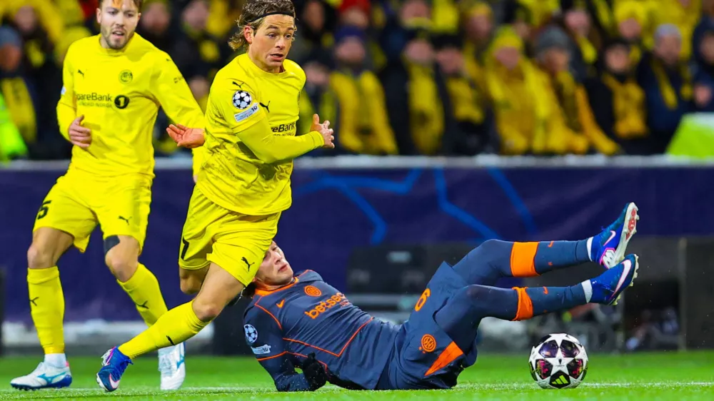 Soccer Football - UEFA Champions League - Play Off - First Leg - Bodo/Glimt v Inter Milan - Aspmyra Stadion, Bodo, Norway - February 18, 2026 Bodo/Glimt's Patrick Berg in action with Inter Milan's Francesco Pio Esposito Thomas Andersen/NTB via REUTERS  ATTENTION EDITORS - THIS IMAGE WAS PROVIDED BY A THIRD PARTY. NORWAY OUT. NO COMMERCIAL OR EDITORIAL SALES IN NORWAY.