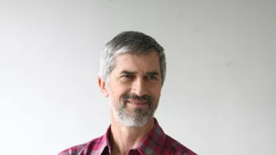 Andrej Velkavrh, meteorolog - vremenoslovec in dolgoletni televizijski napovedovalec vremena, prognostik v Uradu za meteorologijo pri ARSO - Agencija RS za okolje, kolumnist- Dnevnik 2016 - portreti za komentarje in kolumne - kolumnisti - novinarji//FOTO: Toma? Skale