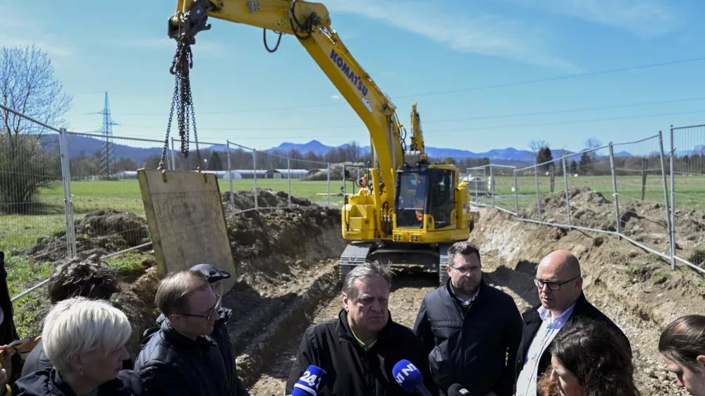 Gradnja kanala C0Zoran Janković, župan Ljubljane - 04.04.2023 - Ekskurzija po Ljubljani z ljubljanskim županom - //FOTO: Nik Erik Neubauer