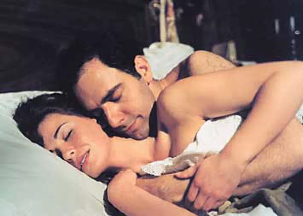 Scene from the Italian Film A Heart Elsewhere. Pictured is Vanessa Incontrada as Angela and Neri Marcorč as Nello. Directd by Pupi Avati. Opens in cinemas December 25, 2003.SMH METROPOLITAN Pic supplied by Palace Cinemas