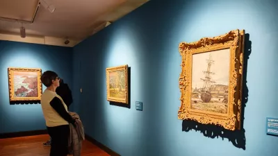 Claude Monet in njegov kot z Nasedlo ladjo v F&eacute;campu v prvi vrsti / Foto: Miha &Scaron;tamcar