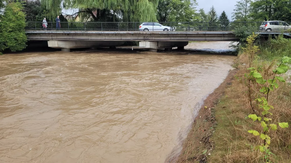 Stanje med poplavami na odseku A Etape 1A