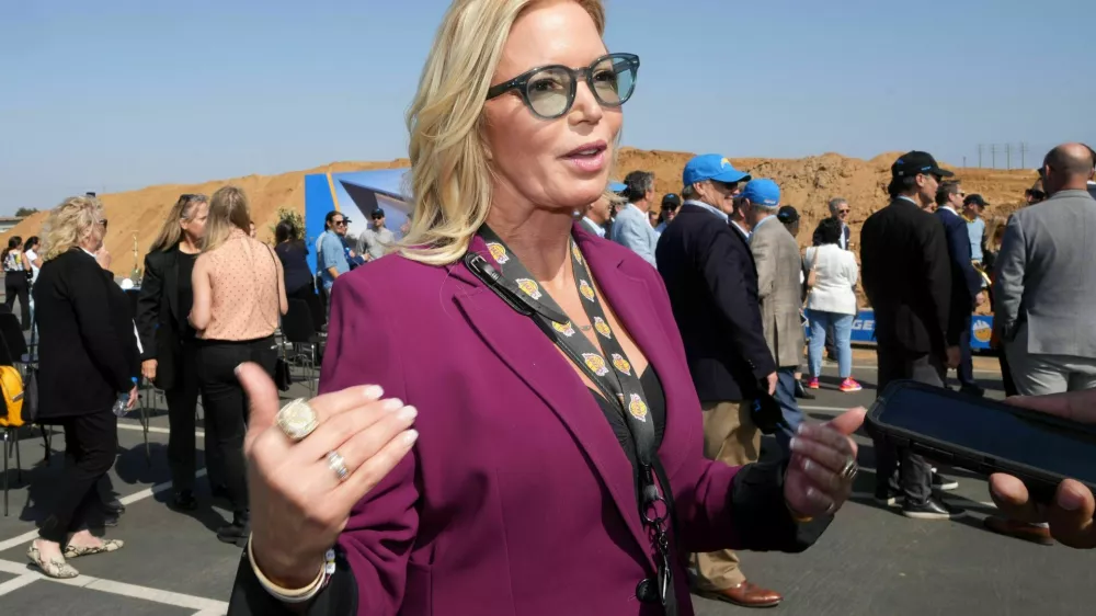2RAGGW3 Los Angeles Lakers owner Jeanie Buss attends the Los Angeles Chargers groundbreaking ceremony for headquarters and training facility, Wednesday, May 18, 2022, in El Segundo, Calif.