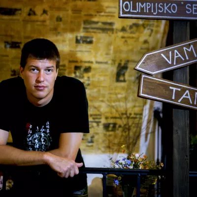 Goran Vojnović, filmski in televizijski režiser ter scenarist, pisatelj, pesnik in kolumnist Dnevnika,//FOTO: Bojan Velikonja OPOMBA: ZA OBJAVO V PRILOGI &ndash; DNEVNIKOV OBJEKTIV - INTERVJU 2013 / Foto: Bojan Velikonja