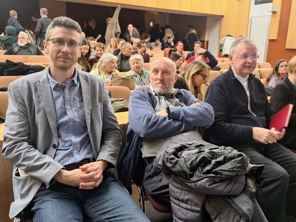 okrogla miza Nad&scaron;kofije Maribor, Obsedenost ali bolezenZ leve, Tilen Zamuda, psihiater, Marjan Vetrnik, eksorcist Nad&scaron;kofije Maribor, Marjan Turn&scaron;ek, upokojeni mariborski nad&scaron;kof