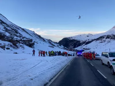 Rescue workers stand near the site where an avalanche buried 10 skiers in the Lech/Zuers free skiing area on Arlberg, Austria, December 25, 2022. Police Vorarlberg/Handout via REUTERS  THIS IMAGE HAS BEEN SUPPLIED BY A THIRD PARTY. NO RESALES. NO ARCHIVES.