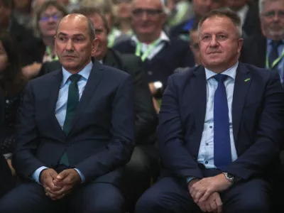 predsednik SDS Janez Jan&scaron;a, minister za gospodarski razvoj in tehnologijo Zdravko Počival&scaron;ek (SMC)- 29.09.2018 - Volilni kongres SLS &ndash; Slovenska ljudska stranka ter konvencija s predstavitvijo kandidatov za župane in občinske svetnike,  //FOTO: Jaka Gasar